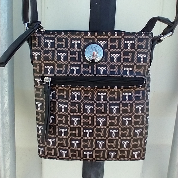 Tommy Hilfiger Monogram Crossbody Purse*Like New* - Picture 2 of 12